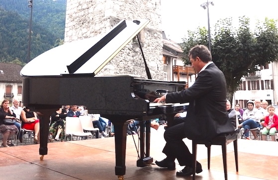 concert piano